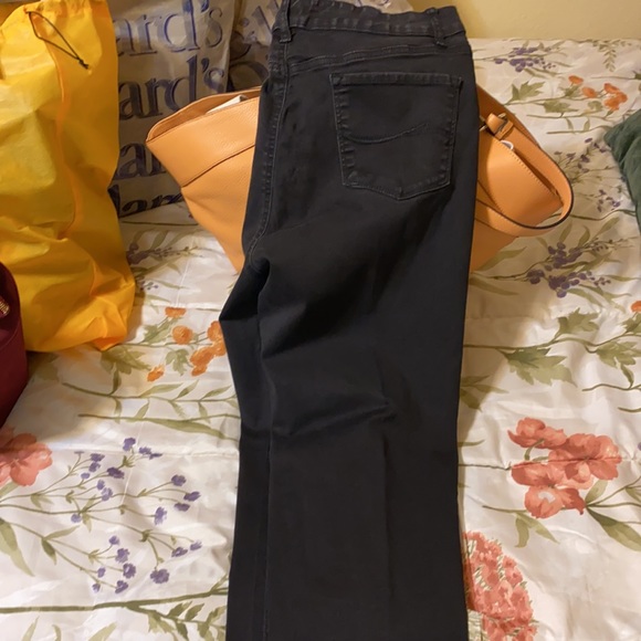 Pre loved Gloria Vanderbilt size 16 jeans - Picture 4 of 4